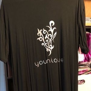 Younique top
